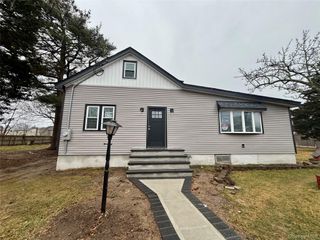 74 Lincoln Avenue, Islip Terrace, NY 11752