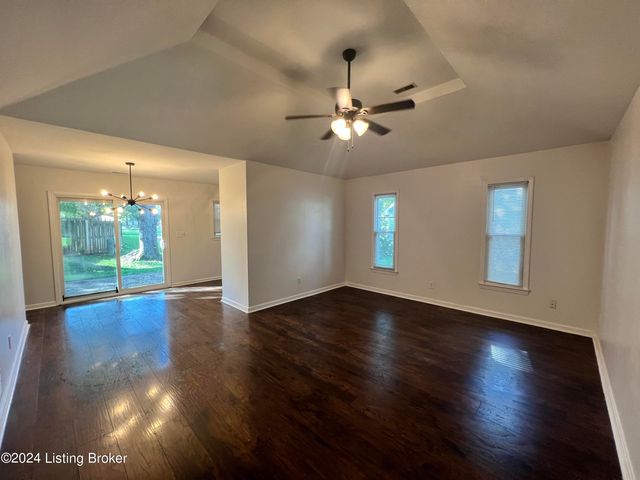 10430 Going Ct, Louisville, KY 40241