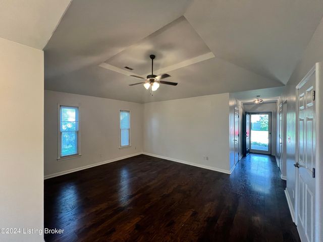 10430 Going Ct, Louisville, KY 40241