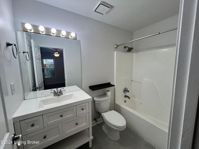 10430 Going Ct, Louisville, KY 40241