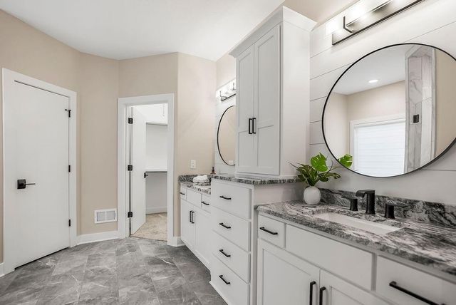 1 S Buffalo Ridge Court, Lake Winnebago, MO 64034