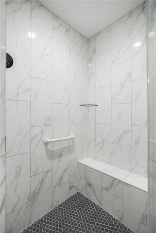 1 S Buffalo Ridge Court, Lake Winnebago, MO 64034