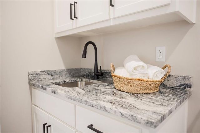 1 S Buffalo Ridge Court, Lake Winnebago, MO 64034