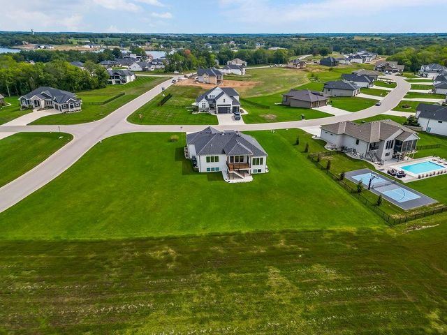 1 S Buffalo Ridge Court, Lake Winnebago, MO 64034