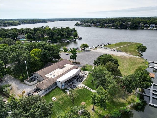 1 S Buffalo Ridge Court, Lake Winnebago, MO 64034