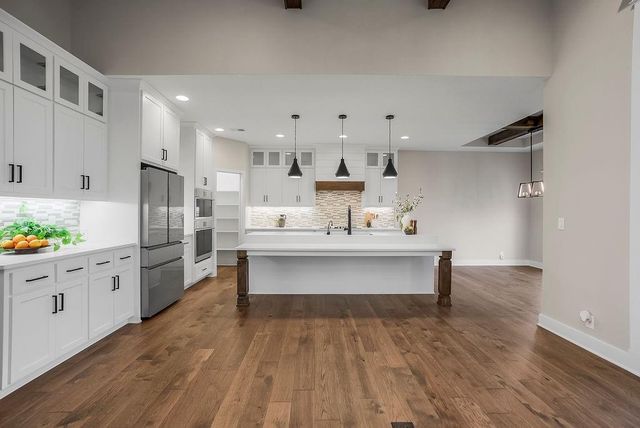 1 S Buffalo Ridge Court, Lake Winnebago, MO 64034