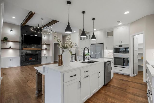 1 S Buffalo Ridge Court, Lake Winnebago, MO 64034