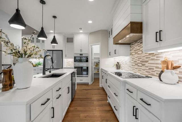 1 S Buffalo Ridge Court, Lake Winnebago, MO 64034