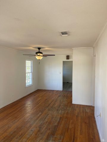 1304 N Broadway Street, Ballinger, TX 76821