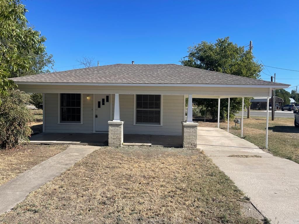 1304 N Broadway Street, Ballinger, TX 76821