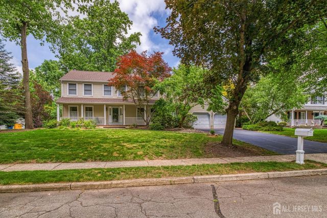 7 Lake Farrington Drive, North Brunswick, NJ 08902