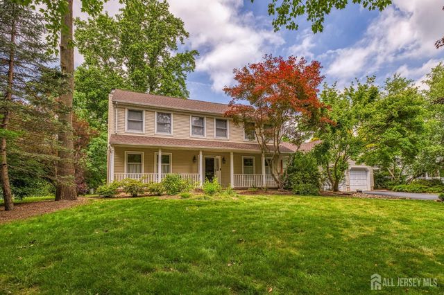 7 Lake Farrington Drive, North Brunswick, NJ 08902
