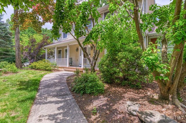 7 Lake Farrington Drive, North Brunswick, NJ 08902