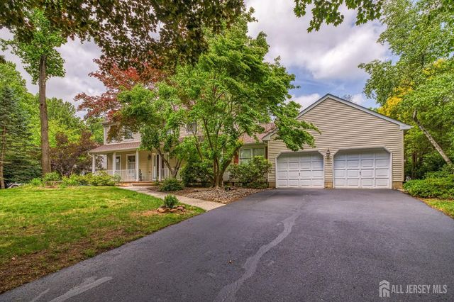 7 Lake Farrington Drive, North Brunswick, NJ 08902