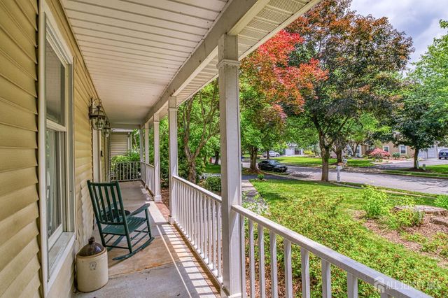 7 Lake Farrington Drive, North Brunswick, NJ 08902
