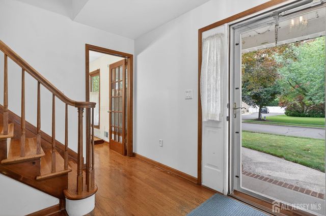 7 Lake Farrington Drive, North Brunswick, NJ 08902