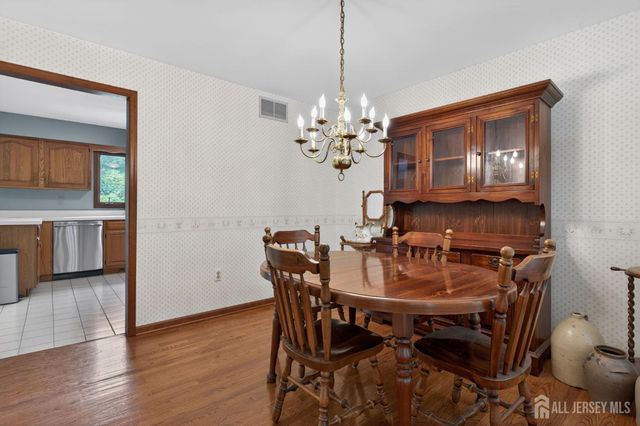 7 Lake Farrington Drive, North Brunswick, NJ 08902