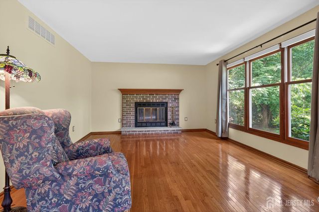 7 Lake Farrington Drive, North Brunswick, NJ 08902