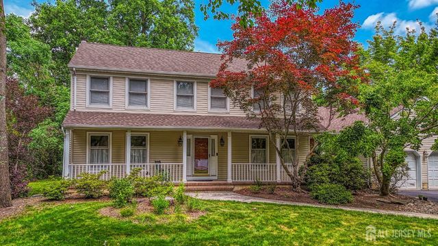 7 Lake Farrington Drive, North Brunswick, NJ 08902