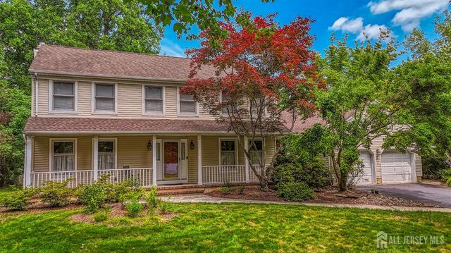 7 Lake Farrington Drive, North Brunswick, NJ 08902