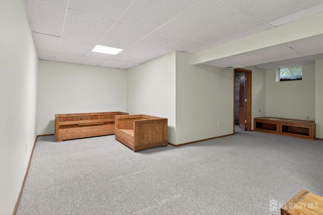 7 Lake Farrington Drive, North Brunswick, NJ 08902