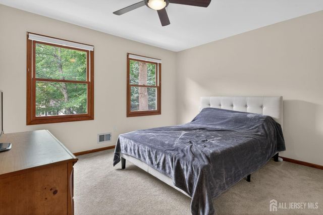 7 Lake Farrington Drive, North Brunswick, NJ 08902