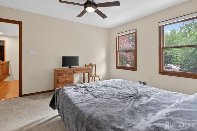 7 Lake Farrington Drive, North Brunswick, NJ 08902