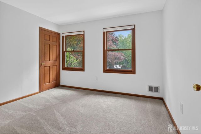 7 Lake Farrington Drive, North Brunswick, NJ 08902