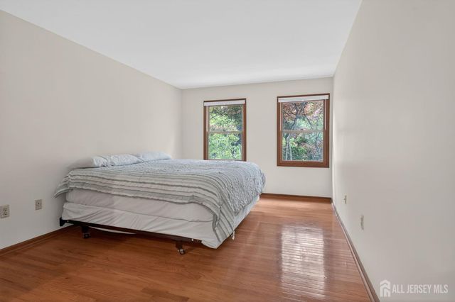 7 Lake Farrington Drive, North Brunswick, NJ 08902