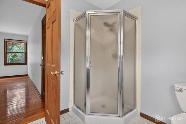 7 Lake Farrington Drive, North Brunswick, NJ 08902