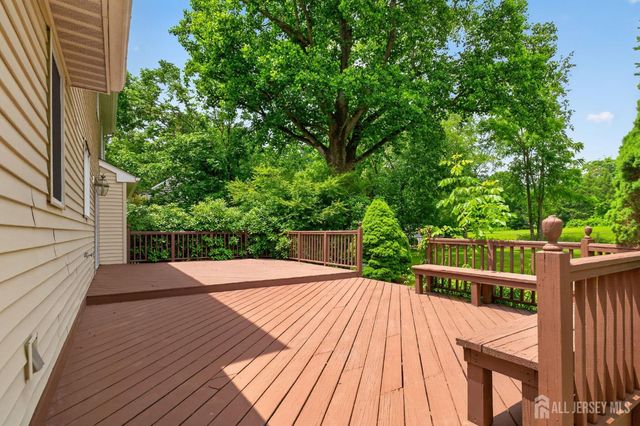 7 Lake Farrington Drive, North Brunswick, NJ 08902