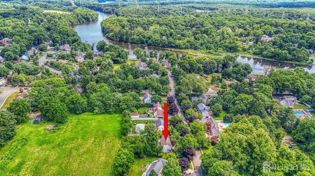 7 Lake Farrington Drive, North Brunswick, NJ 08902