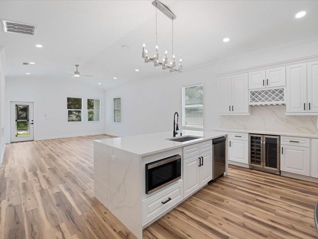 611 ELM STREET, Safety Harbor, FL 34695