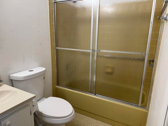 5800 FERNLEY Drive W 17, West Palm Beach, FL 33415