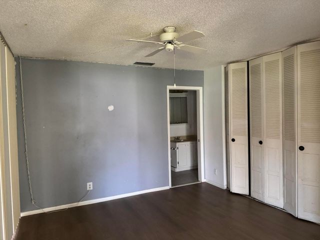 5800 FERNLEY Drive W 17, West Palm Beach, FL 33415