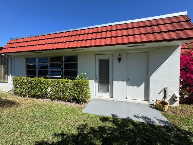5800 FERNLEY Drive W 17, West Palm Beach, FL 33415