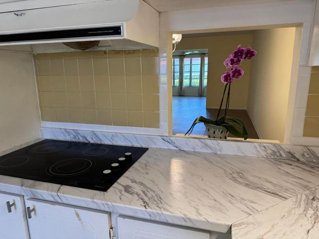 5800 FERNLEY Drive W 17, West Palm Beach, FL 33415
