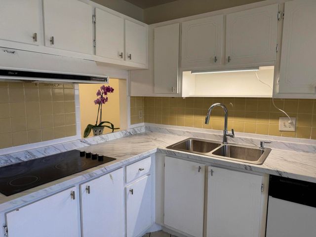 5800 FERNLEY Drive W 17, West Palm Beach, FL 33415