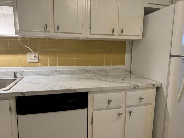 5800 FERNLEY Drive W 17, West Palm Beach, FL 33415