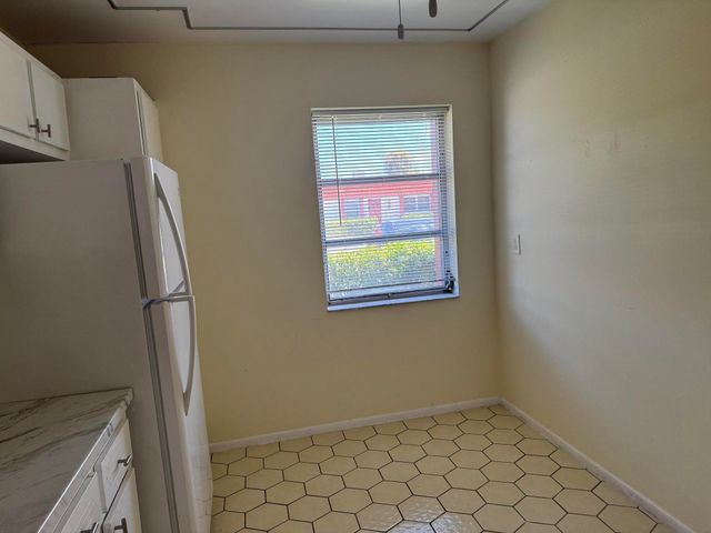 5800 FERNLEY Drive W 17, West Palm Beach, FL 33415