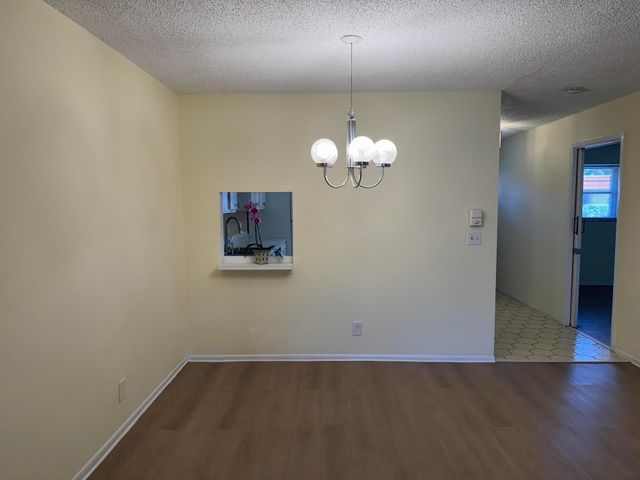 5800 FERNLEY Drive W 17, West Palm Beach, FL 33415
