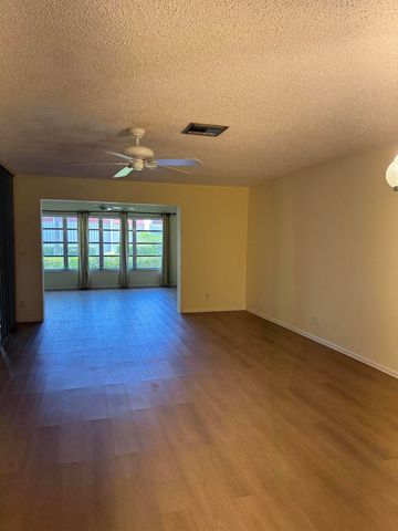 5800 FERNLEY Drive W 17, West Palm Beach, FL 33415