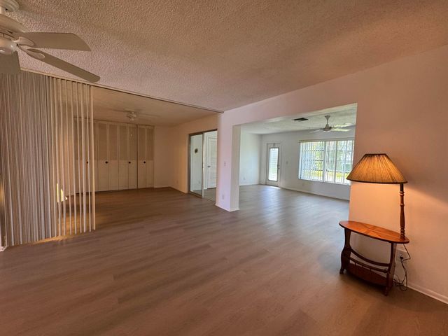 5800 FERNLEY Drive W 17, West Palm Beach, FL 33415