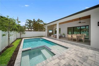 658 93rd AVE N, Naples, FL 34108