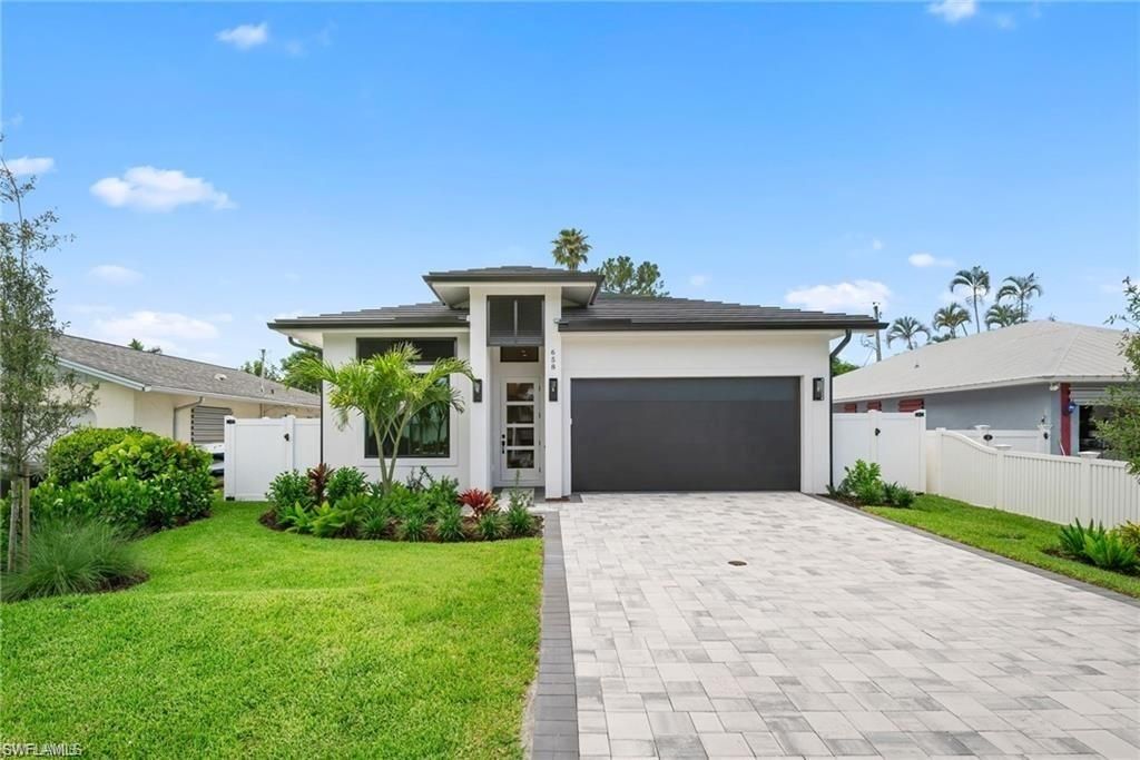 658 93rd AVE N, NAPLES, FL 34108 — photo 2
