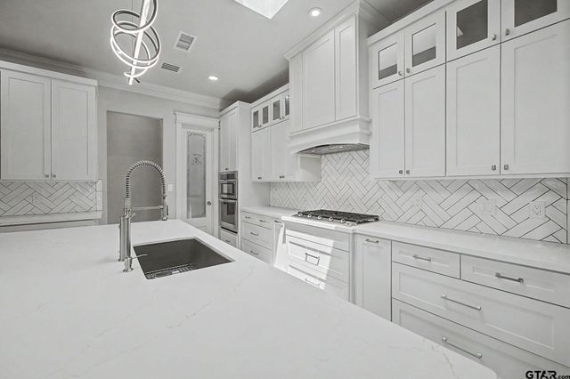 7317 Lake Pointe Cove, Tyler, TX 75703
