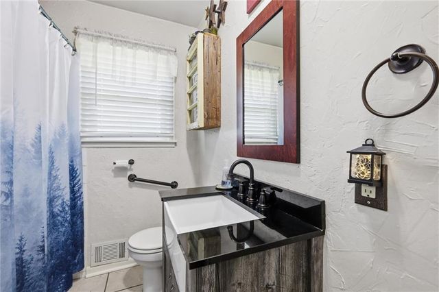 4709 NW Gleason Road, Kansas City, MO 64151