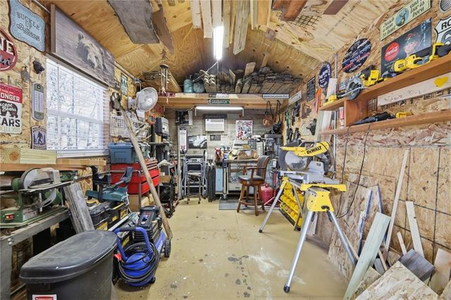 4709 NW Gleason Road, Kansas City, MO 64151