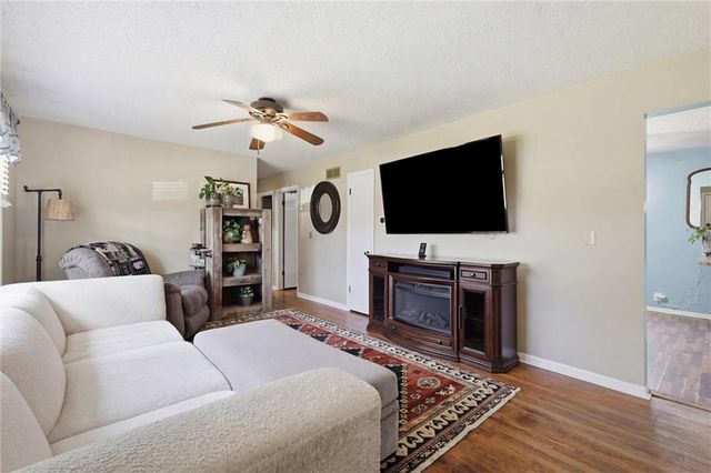 4709 NW Gleason Road, Kansas City, MO 64151