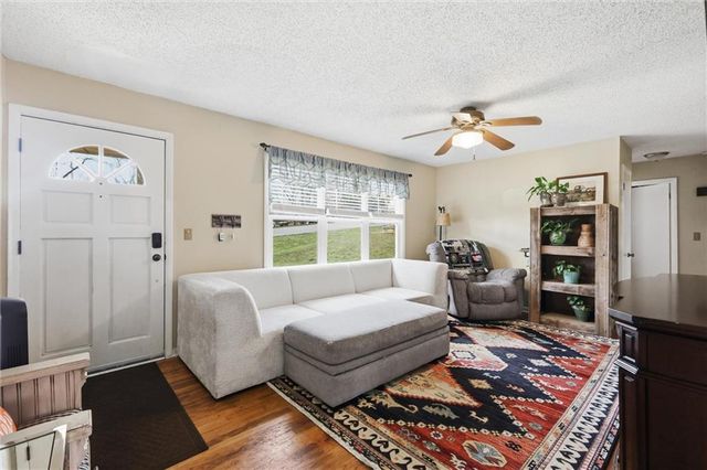 4709 NW Gleason Road, Kansas City, MO 64151